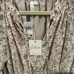 Elan smocked waist floral mini dress. BNWT. Size Med. Smoke and pet free home.